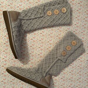 UGG Australia 🤍 White Knit Cardy Lattice Boots With Bailey Buttons